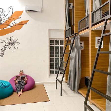 Snooze Malang Hostel Екстериор снимка