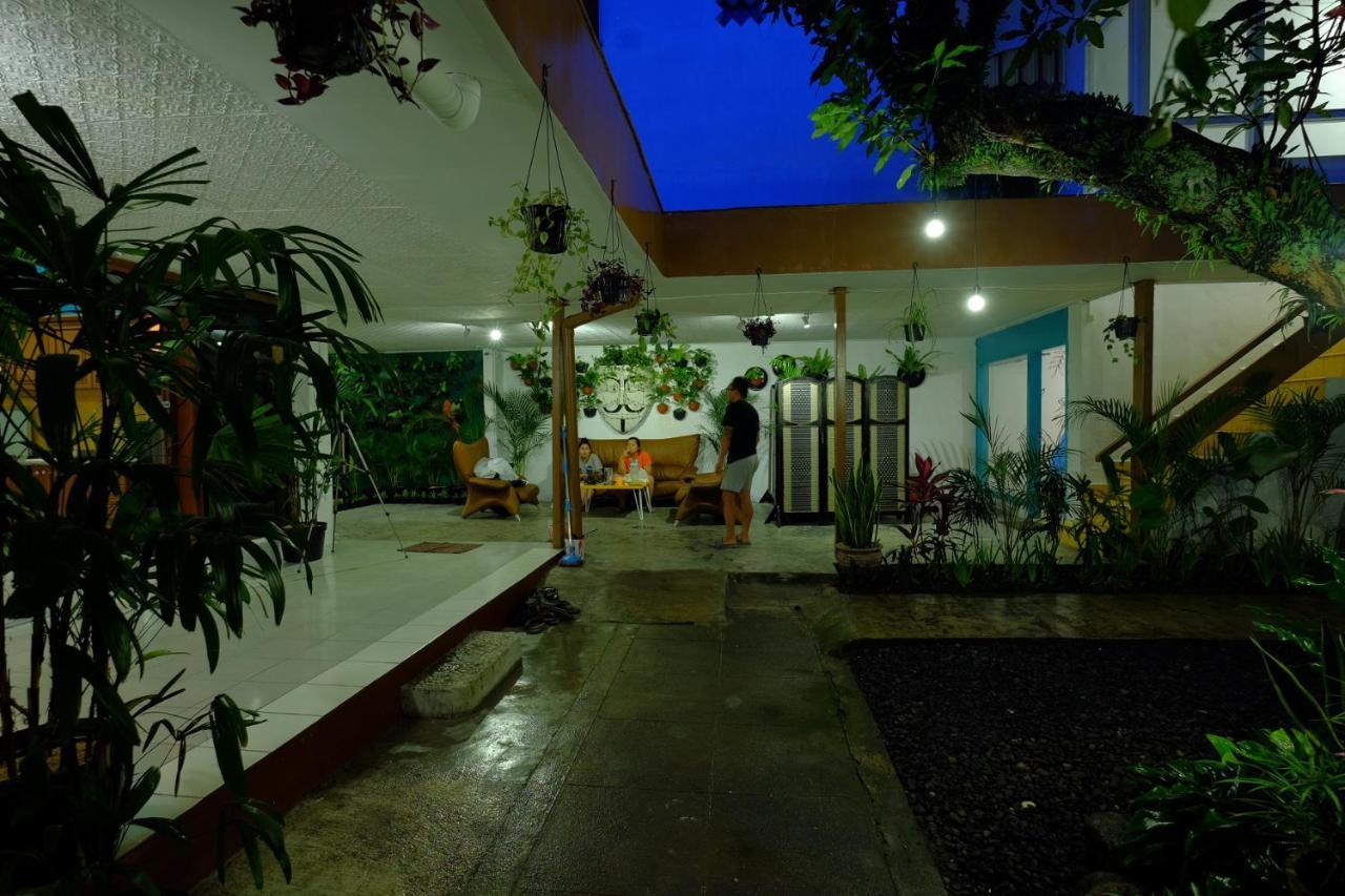Snooze Malang Hostel Екстериор снимка