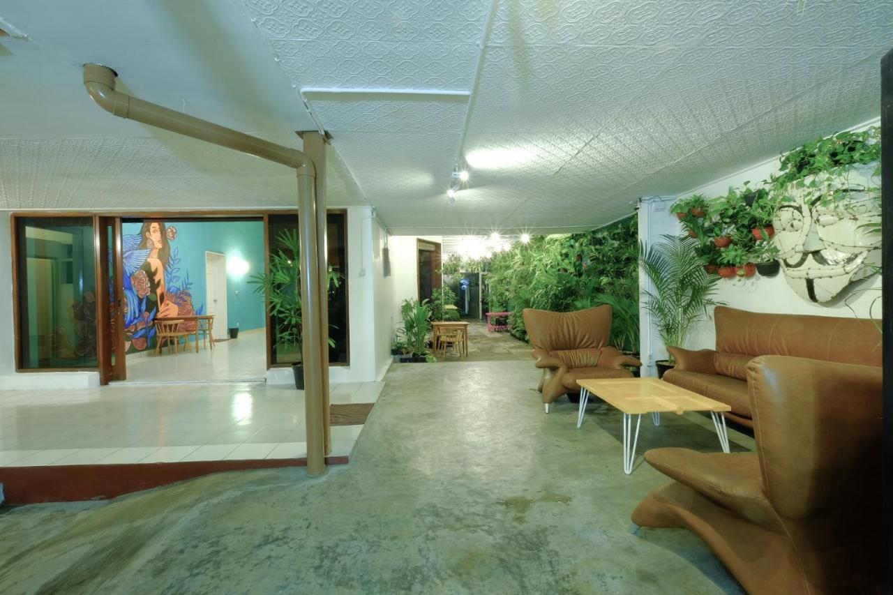 Snooze Malang Hostel Екстериор снимка