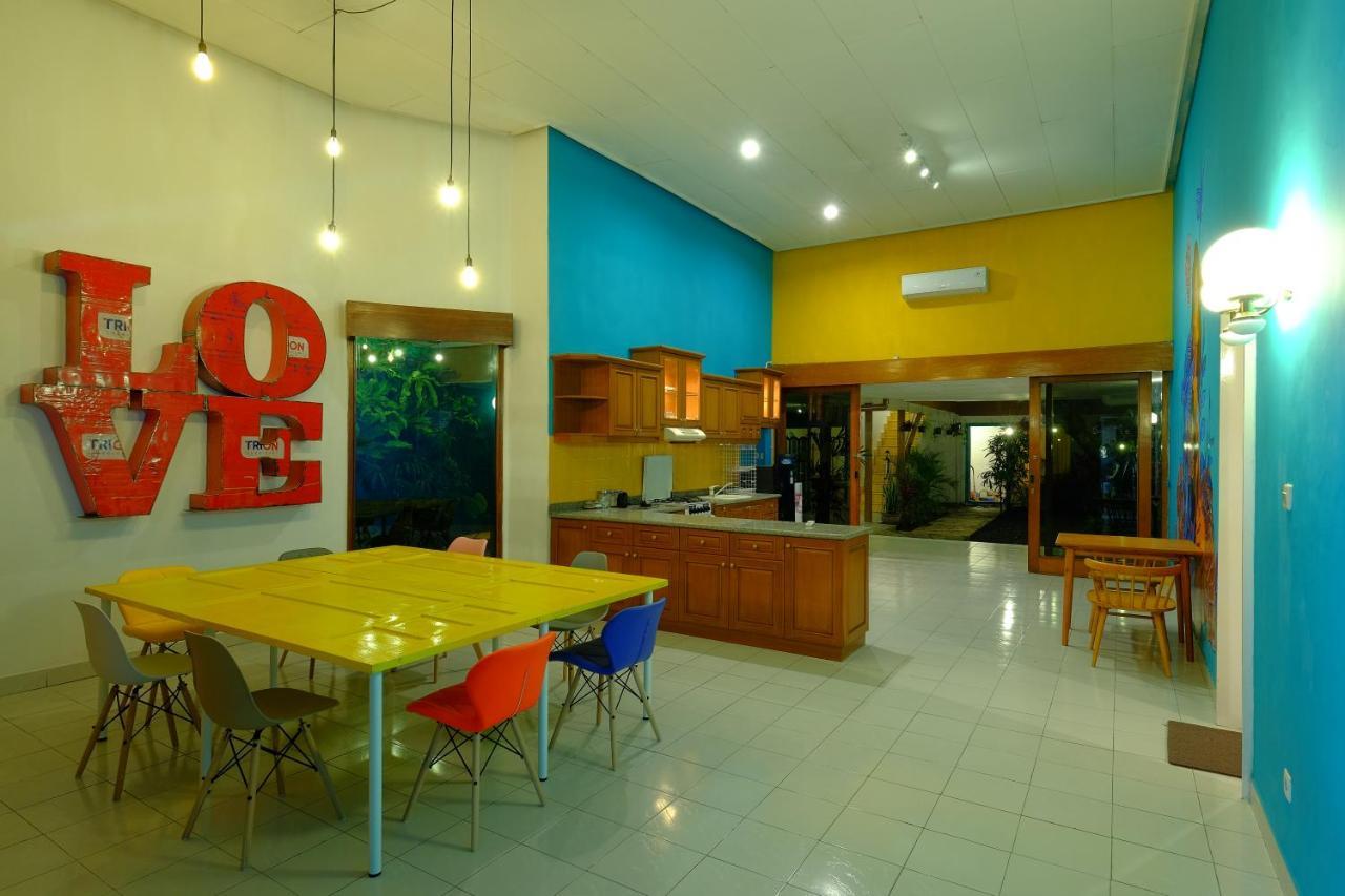 Snooze Malang Hostel Екстериор снимка