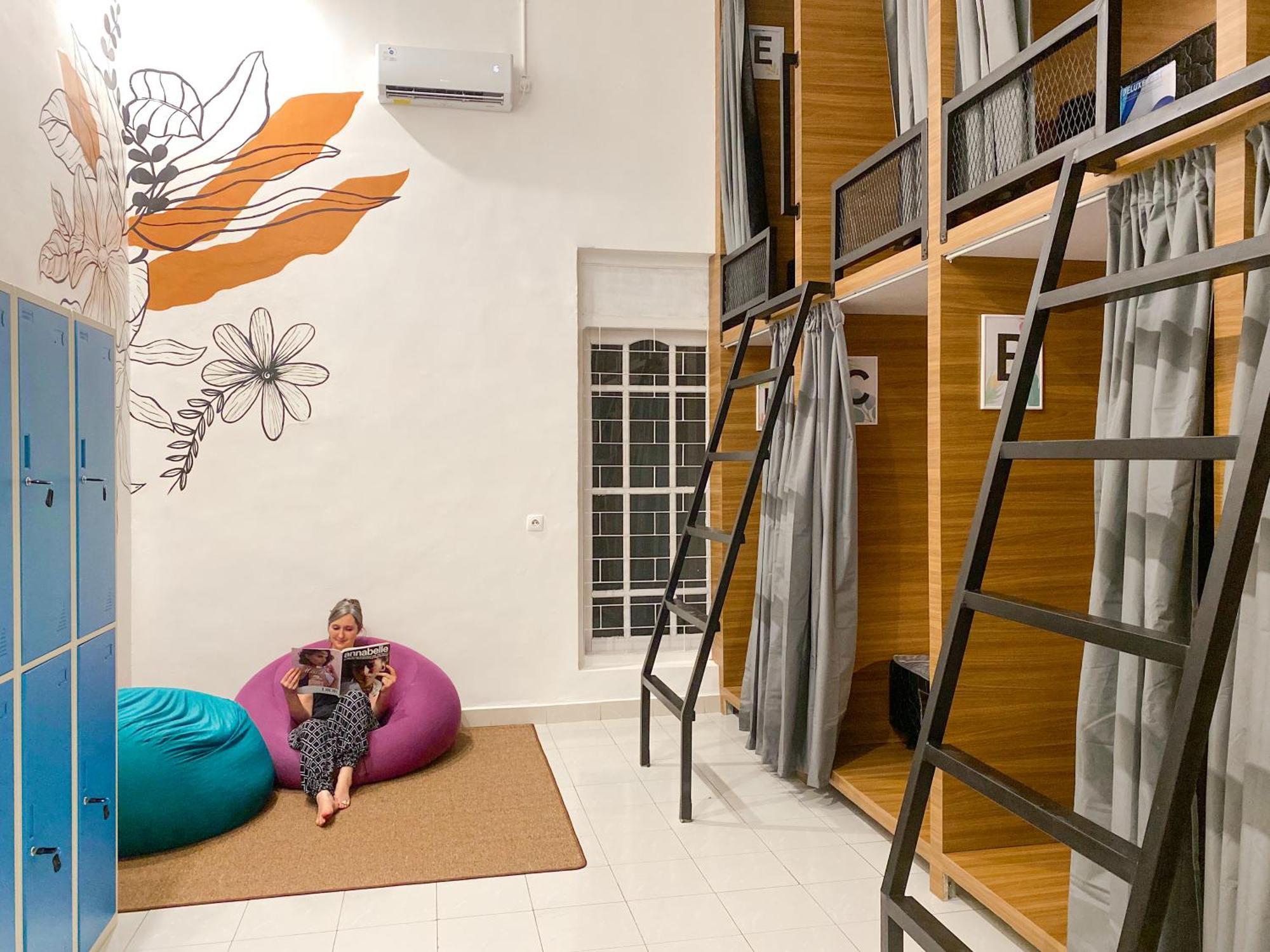 Snooze Malang Hostel Екстериор снимка